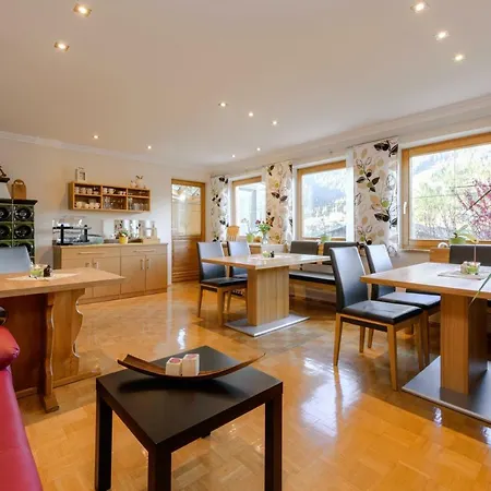 Haus Silvia 3* Φλαχάου